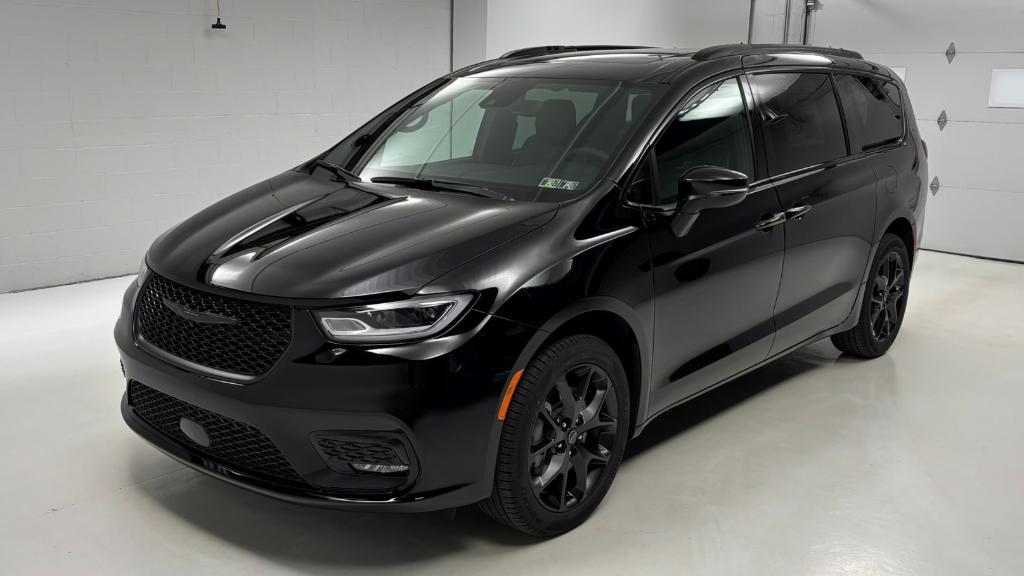 New 2026 Chrysler Pacifica Limited