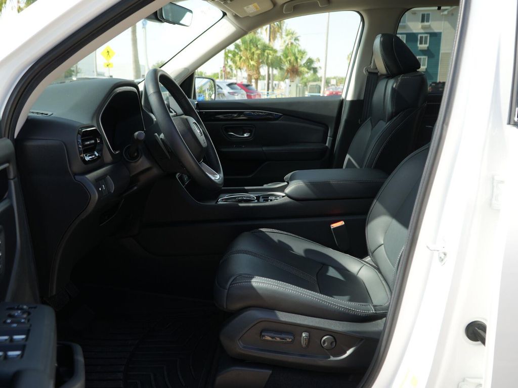 صورة 7 لـ 2023 Honda PILOT TOURING 8-PASSENGER