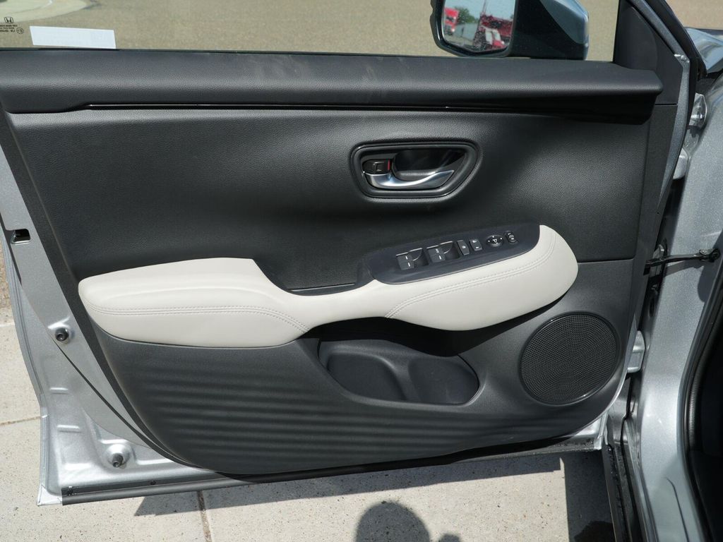 صورة 13 لـ 2027 Honda HR-V LX