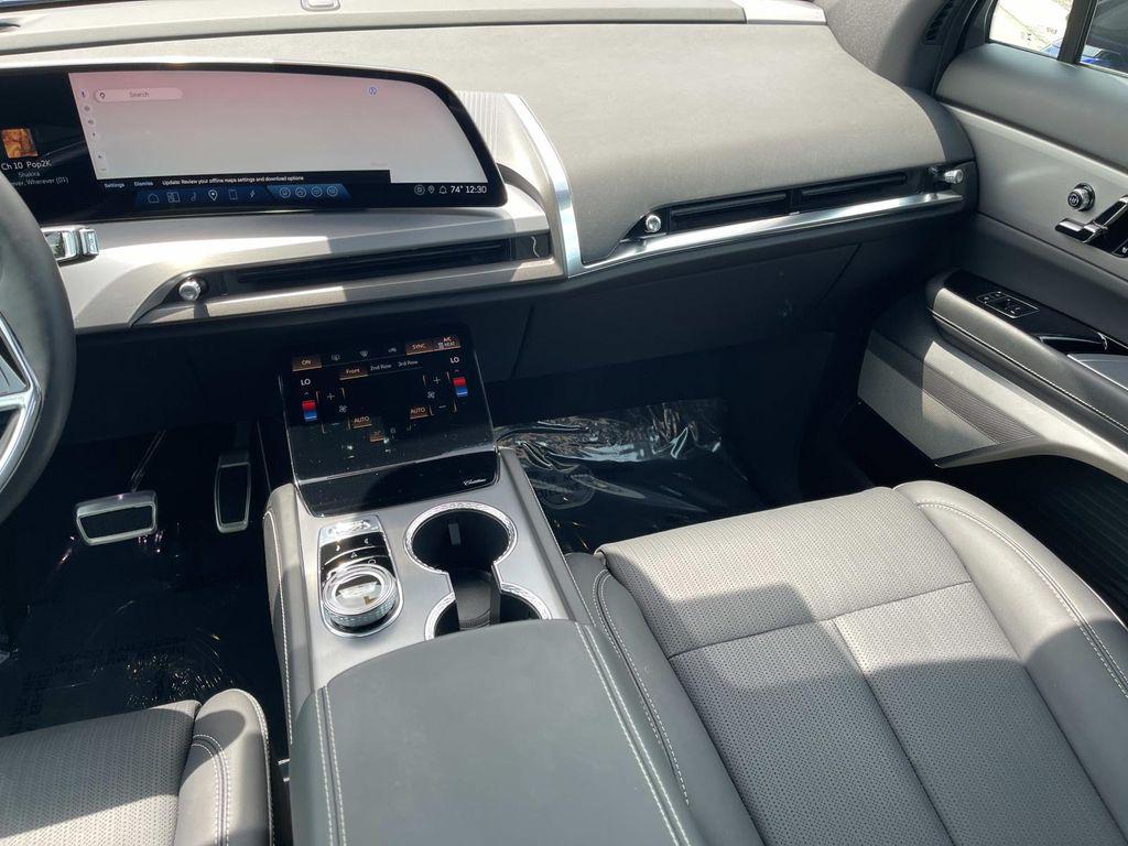 صورة مصغرة 16 لـ 2026 Cadillac VISTIQ SPORT