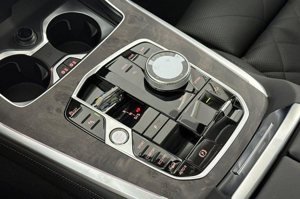 صورة مصغرة 17 لـ 2027 BMW X7 XDRIVE40I