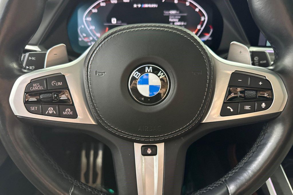 صورة 10 لـ 2021 BMW X7 M50I