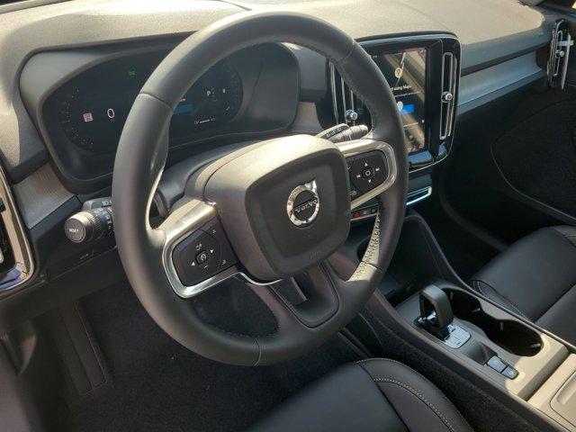 صورة 15 لـ 2026 Volvo XC40 B5 CORE