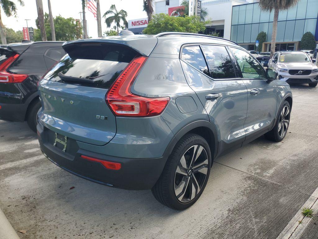 2023 Volvo XC40 B5 PLUS DARK THEME — фото 3