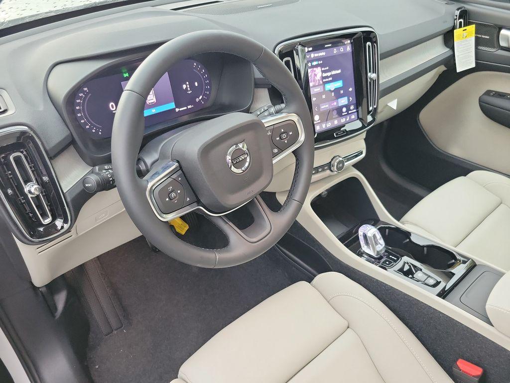 صورة 8 لـ 2026 Volvo XC40 B5 PLUS