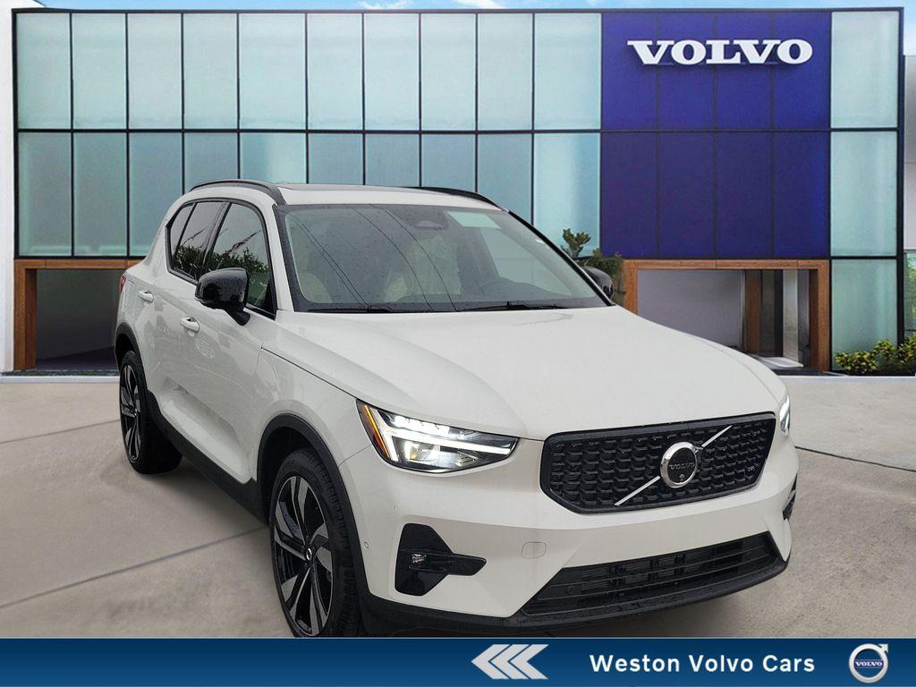 صورة 1 لـ 2026 Volvo XC40 B5 PLUS