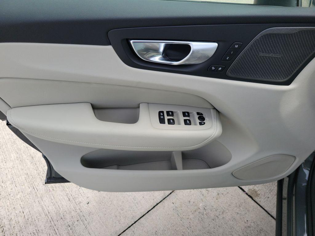 2026 Volvo XC60 B5 ULTRA 缩略图 10