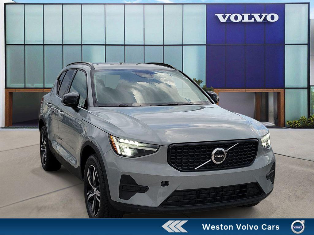 New 2026 Volvo XC40 B4 Core