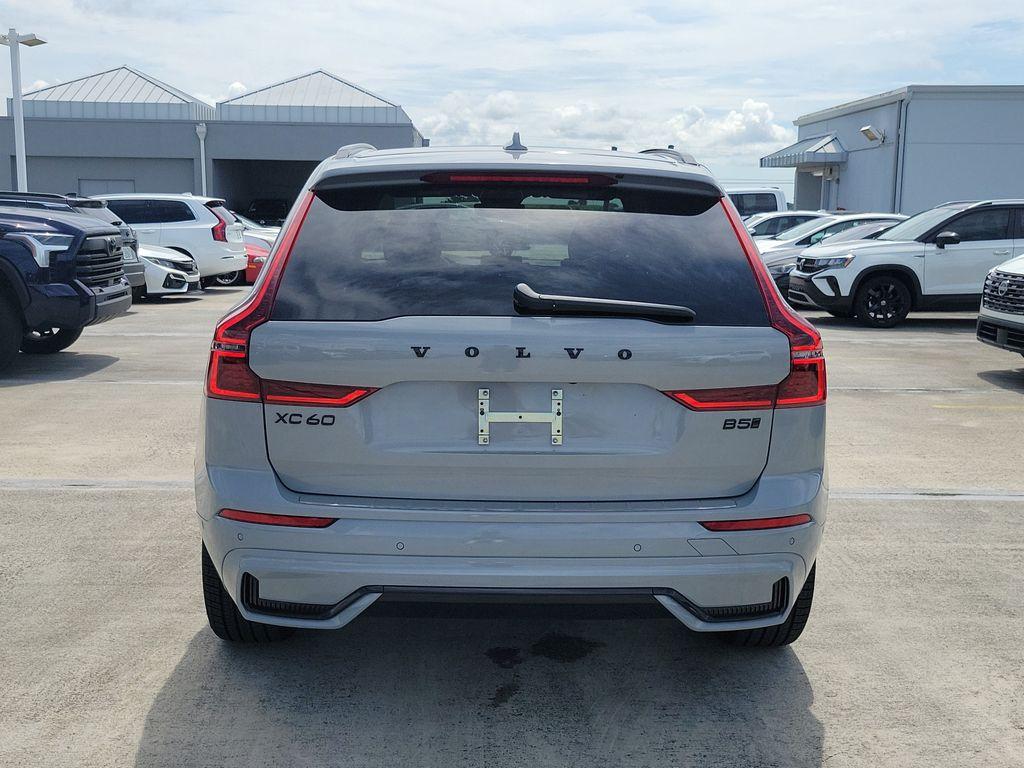 صورة 4 لـ 2026 Volvo XC60 B5 ULTRA BLACK EDITION