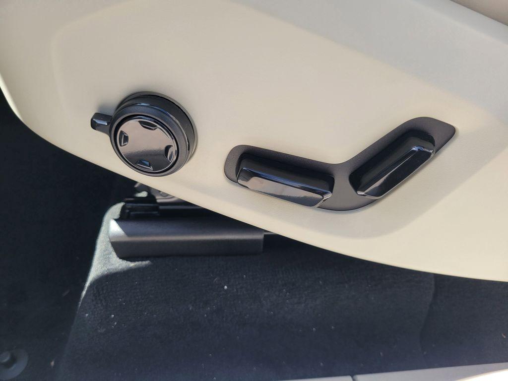 2026 Volvo XC90 B6 ULTRA 7-SEATER 缩略图 11