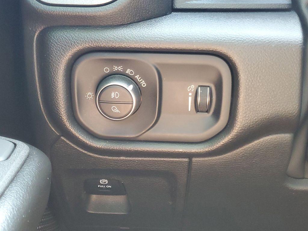 صورة مصغرة 25 لـ 2025 RAM 1500 TRADESMAN