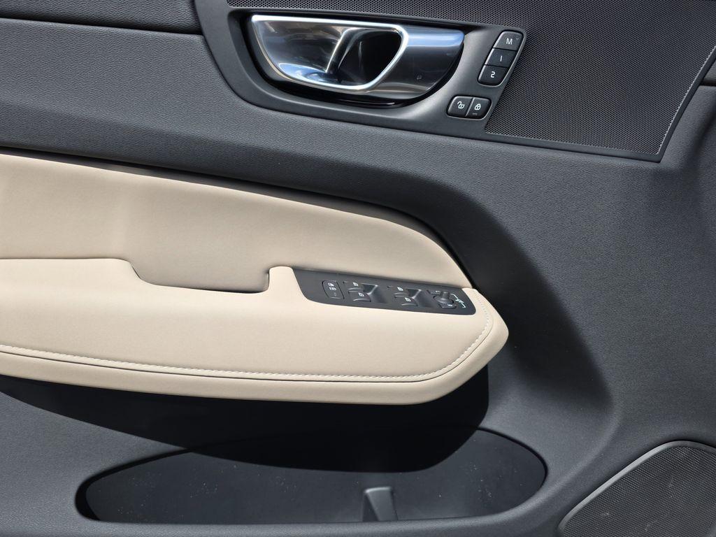 2026 Volvo XC60 B5 PLUS 照片 10