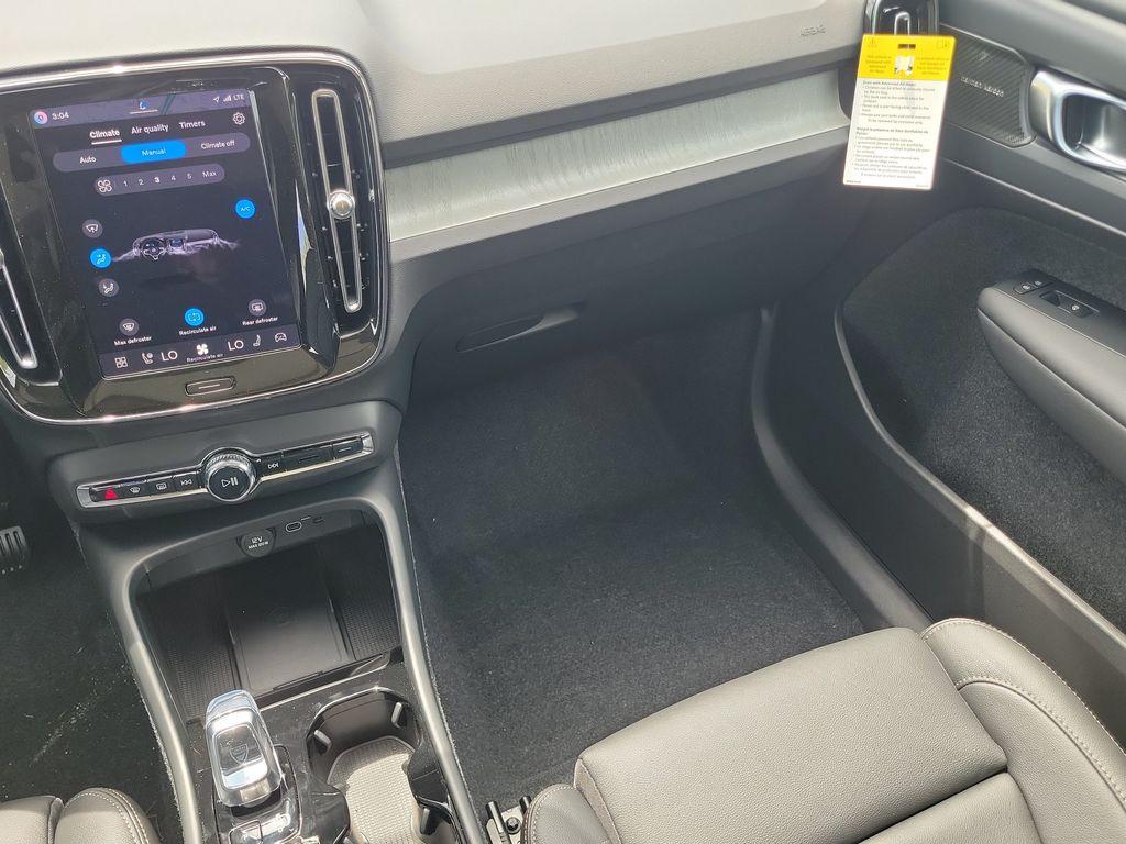 صورة 8 لـ 2026 Volvo XC40 B5 PLUS