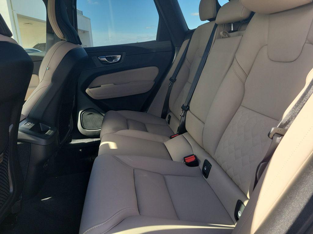 صورة 9 لـ 2026 VOLVO XC60 B5 PLUS