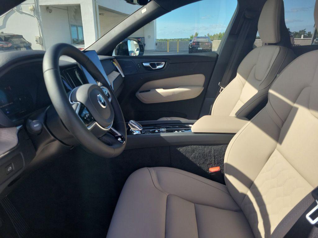 2026 Volvo XC60 B5 PLUS — миниатюра 16