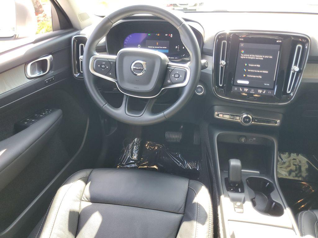 2023 Volvo XC40 B4 CORE — миниатюра 16