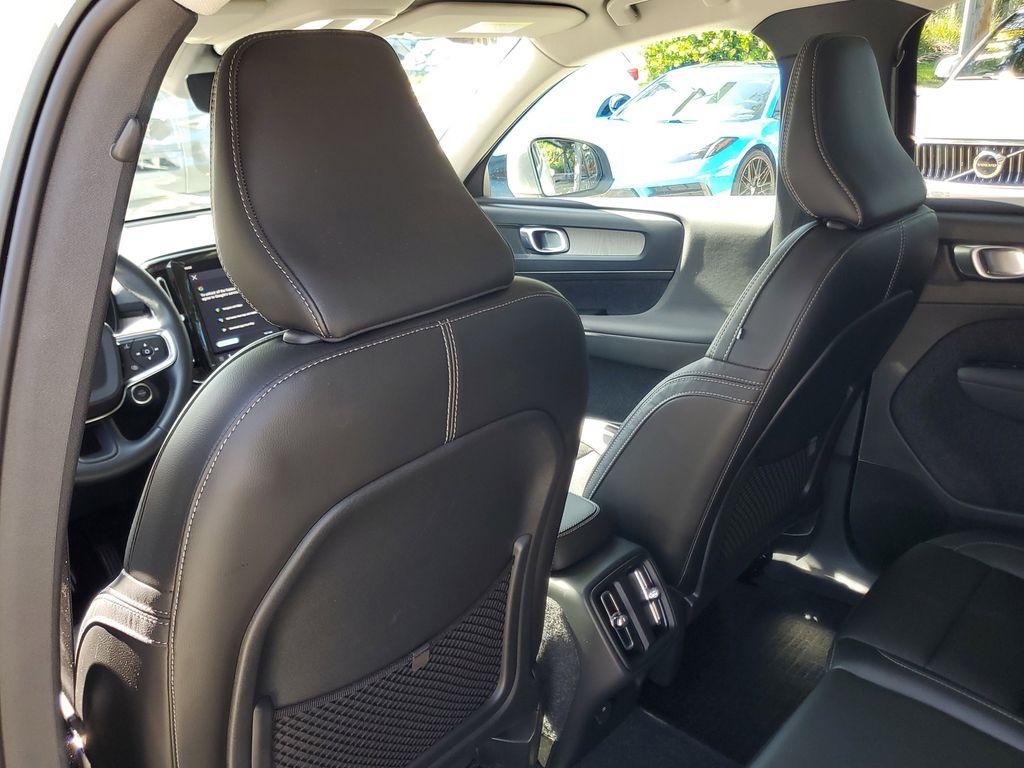 2023 Volvo XC40 B4 CORE — миниатюра 12
