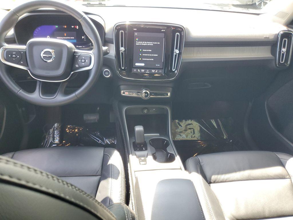 2023 Volvo XC40 B4 CORE — миниатюра 14