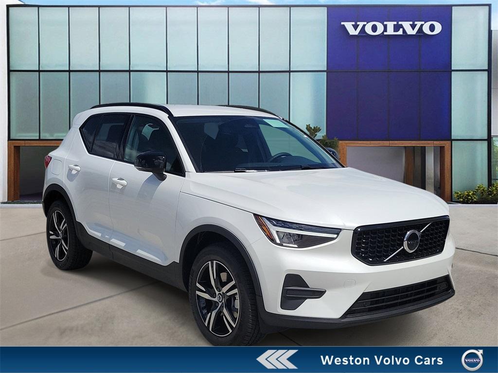 New 2026 Volvo XC40 B4 Core