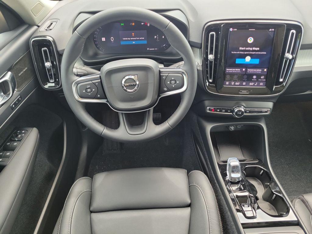 2026 Volvo XC40 B5 PLUS — фото 7