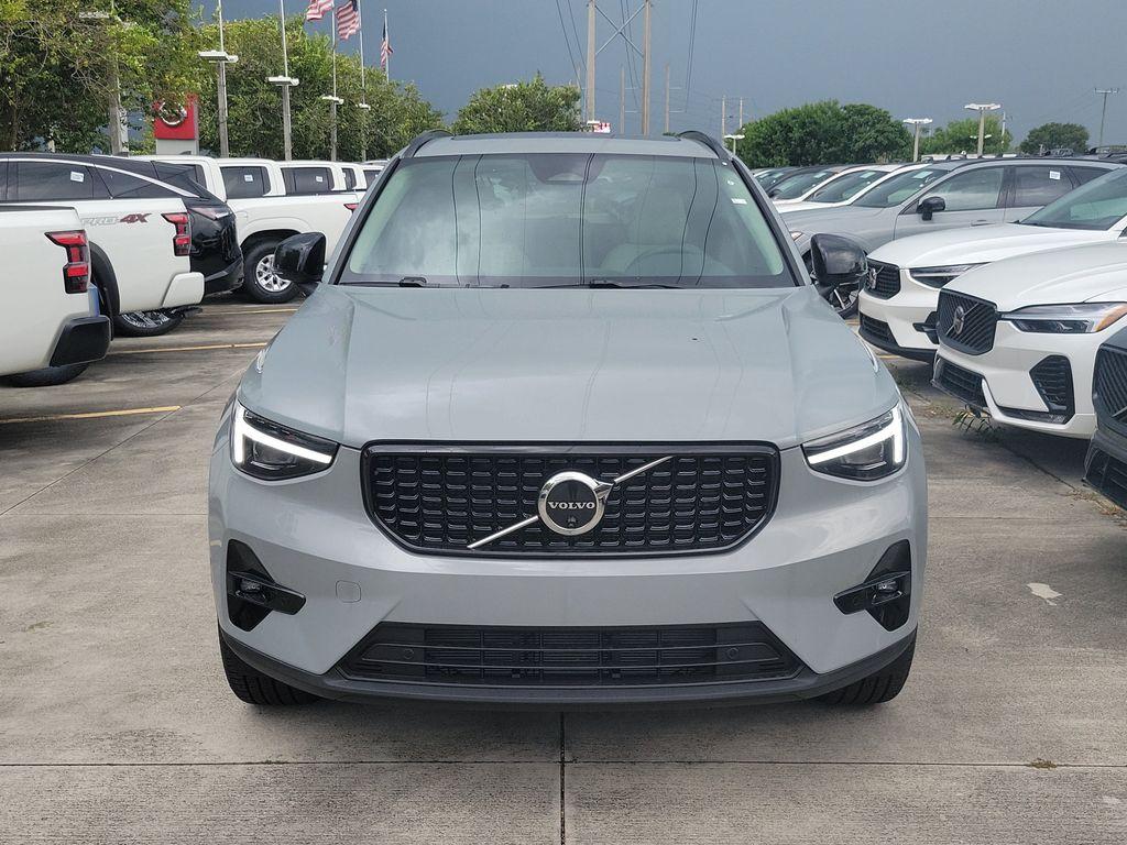 صورة 2 لـ 2026 Volvo XC40 B5 PLUS
