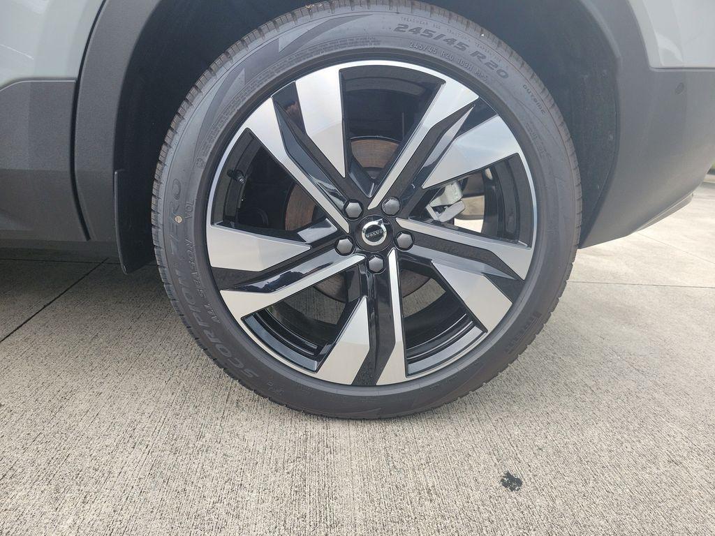 صورة 5 لـ 2026 Volvo XC40 B5 PLUS