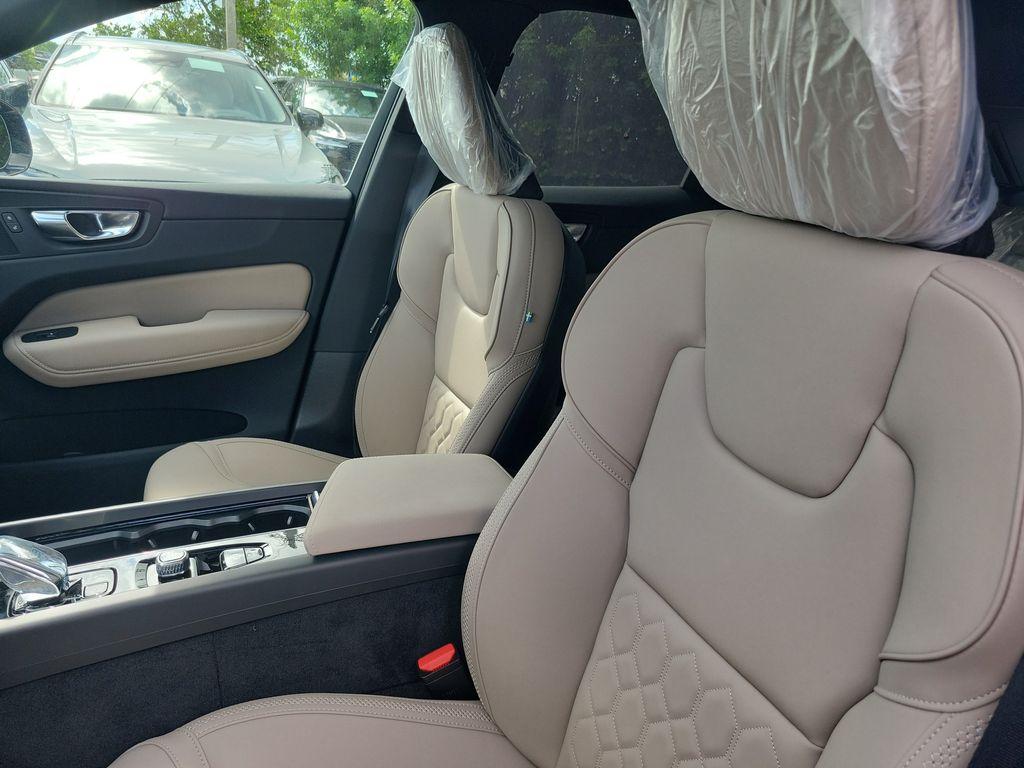 صورة مصغرة 9 لـ 2026 Volvo XC60 PLUG-IN HYBRID T8 PLUS