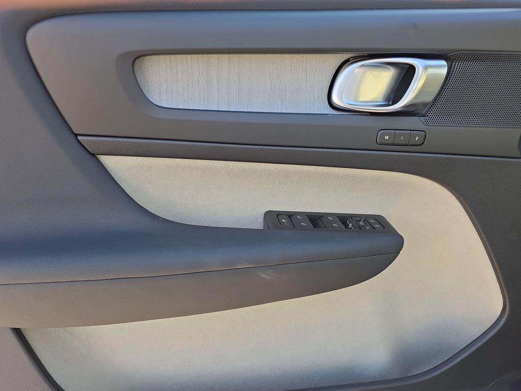 2026 Volvo XC40 B5 PLUS 照片 10
