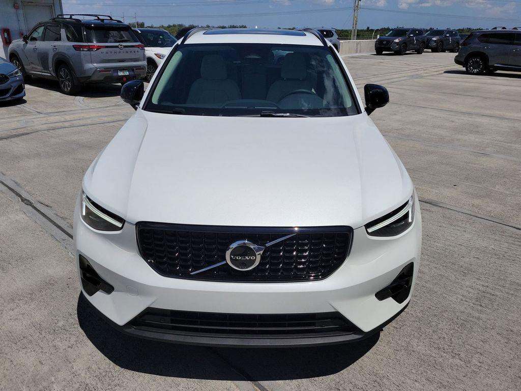 صورة 2 لـ 2026 Volvo XC40 B5 PLUS