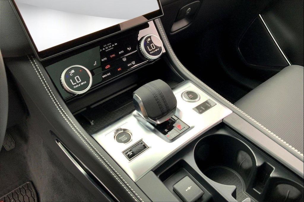 2025 Jaguar F-PACE R-DYNAMIC S P250 AWD AUTOMATIC — фото 9