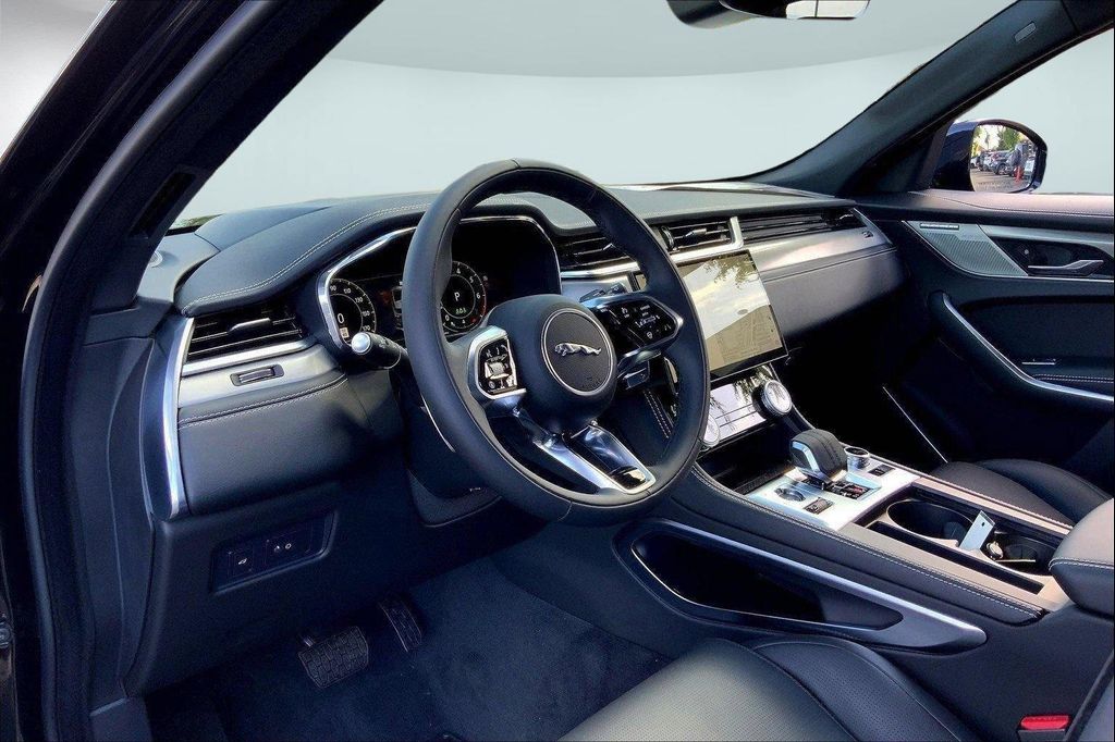 صورة 2 لـ 2026 Jaguar F-PACE R-DYNAMIC S P250 AWD AUTOMATIC