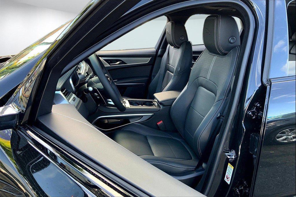 صورة 2 لـ 2026 Jaguar F-PACE R-DYNAMIC S P250 AWD AUTOMATIC