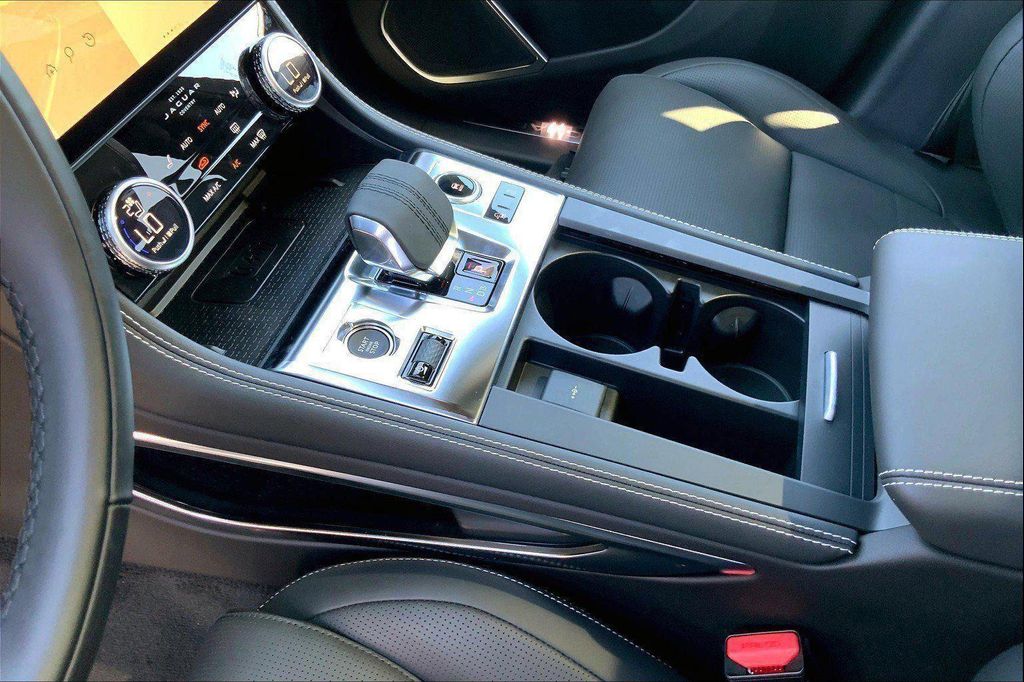 2025 Jaguar F-PACE R-DYNAMIC S P250 AWD AUTOMATIC thumbnail 13