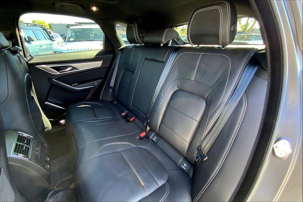 صورة 8 لـ 2025 Jaguar F-PACE R-DYNAMIC S P250 AWD AUTOMATIC