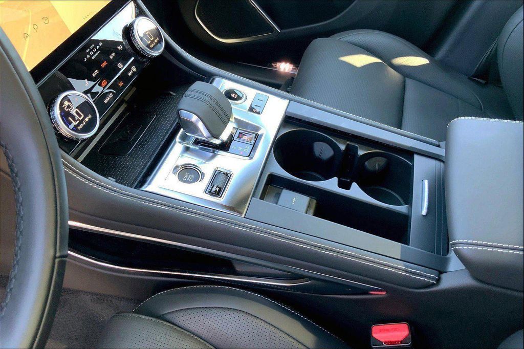 2025 Jaguar F-PACE R-DYNAMIC S P250 AWD AUTOMATIC — фото 8