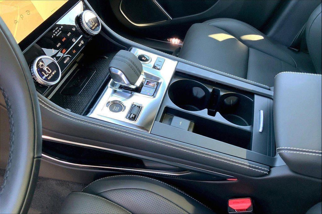 2025 Jaguar F-PACE R-DYNAMIC S P250 AWD AUTOMATIC — фото 7