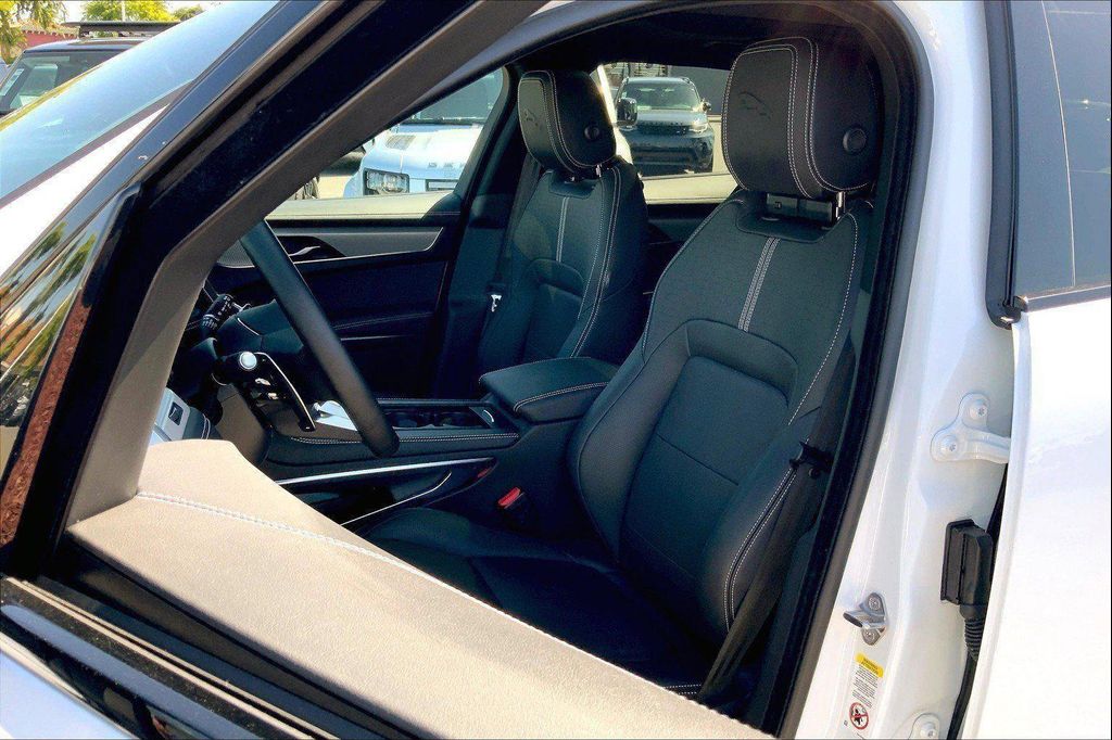 2025 Jaguar F-PACE R-DYNAMIC S P250 AWD AUTOMATIC — фото 3