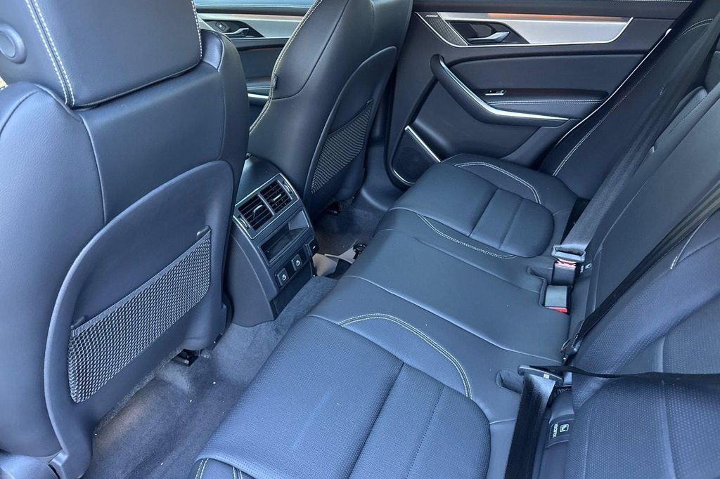 2026 Jaguar F-PACE R-DYNAMIC S P400 AWD AUTOMATIC — миниатюра 24