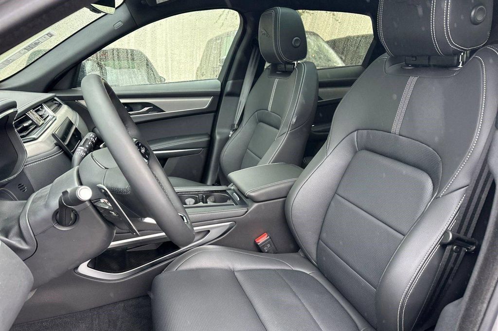 صورة 5 لـ 2025 Jaguar F-PACE R-DYNAMIC S P250 AWD AUTOMATIC