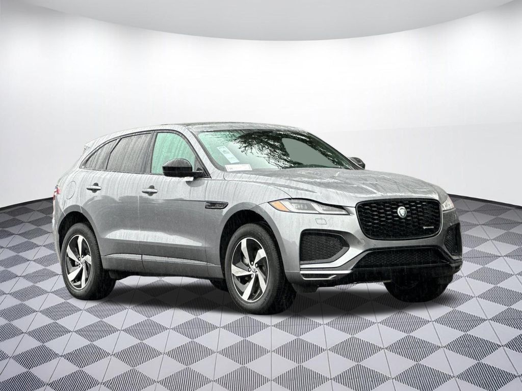 صورة 7 لـ 2025 Jaguar F-PACE R-DYNAMIC S P250 AWD AUTOMATIC