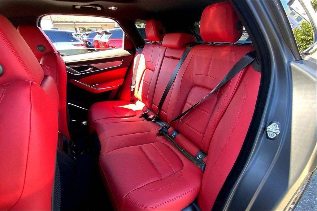 صورة 9 لـ 2026 Jaguar F-PACE R-DYNAMIC S P250 AWD AUTOMATIC