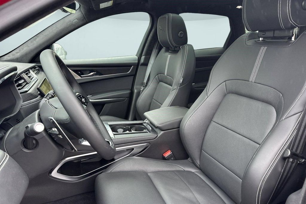 صورة 4 لـ 2024 Jaguar F-PACE R-DYNAMIC S P250 AWD AUTOMATIC