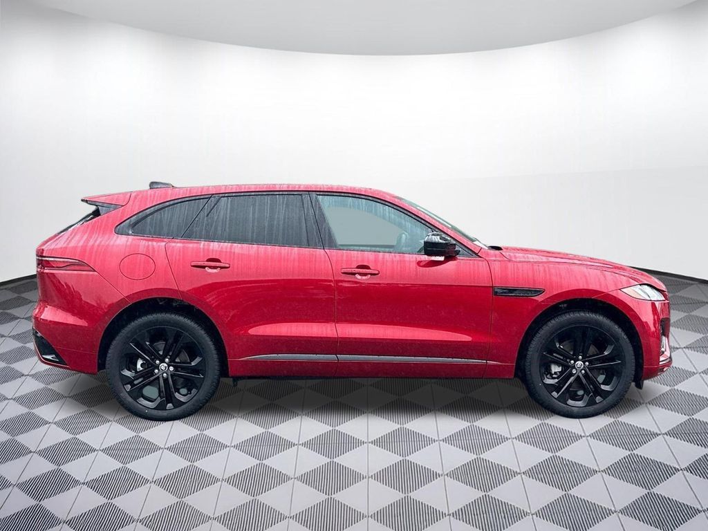 صورة 6 لـ 2024 Jaguar F-PACE R-DYNAMIC S P250 AWD AUTOMATIC
