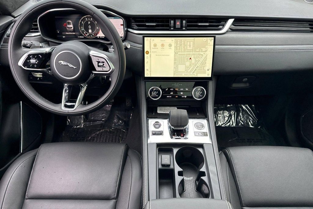 صورة 10 لـ 2024 Jaguar F-PACE R-DYNAMIC S P250 AWD AUTOMATIC