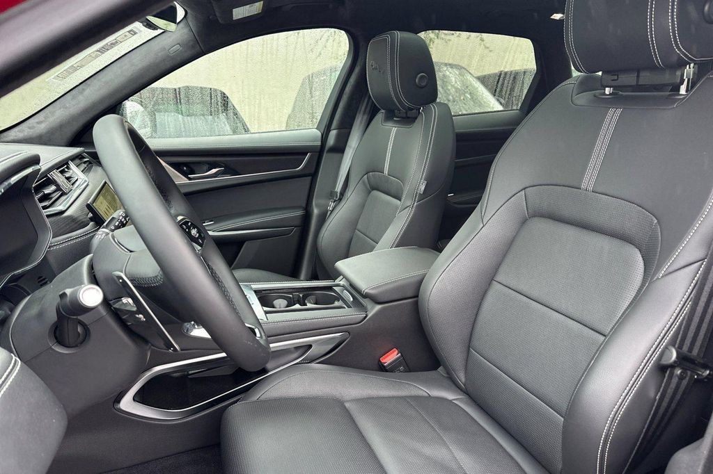 صورة 4 لـ 2024 Jaguar F-PACE R-DYNAMIC S P250 AWD AUTOMATIC