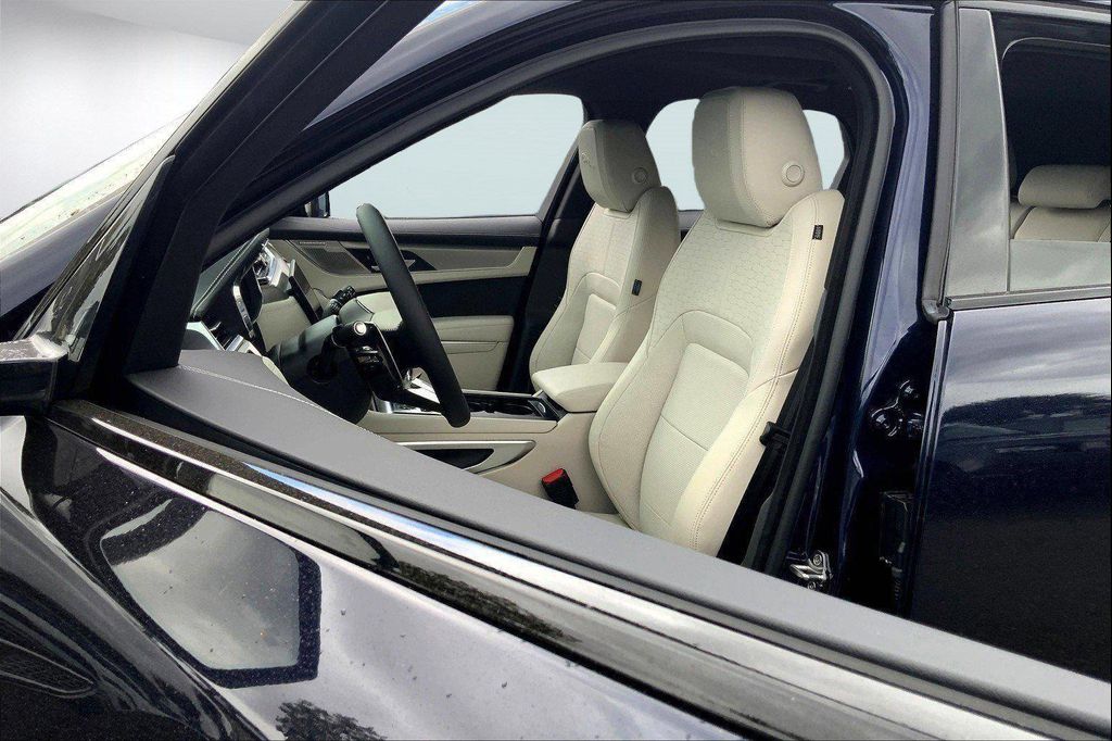 صورة 4 لـ 2026 Jaguar F-PACE R-DYNAMIC S P250 AWD AUTOMATIC