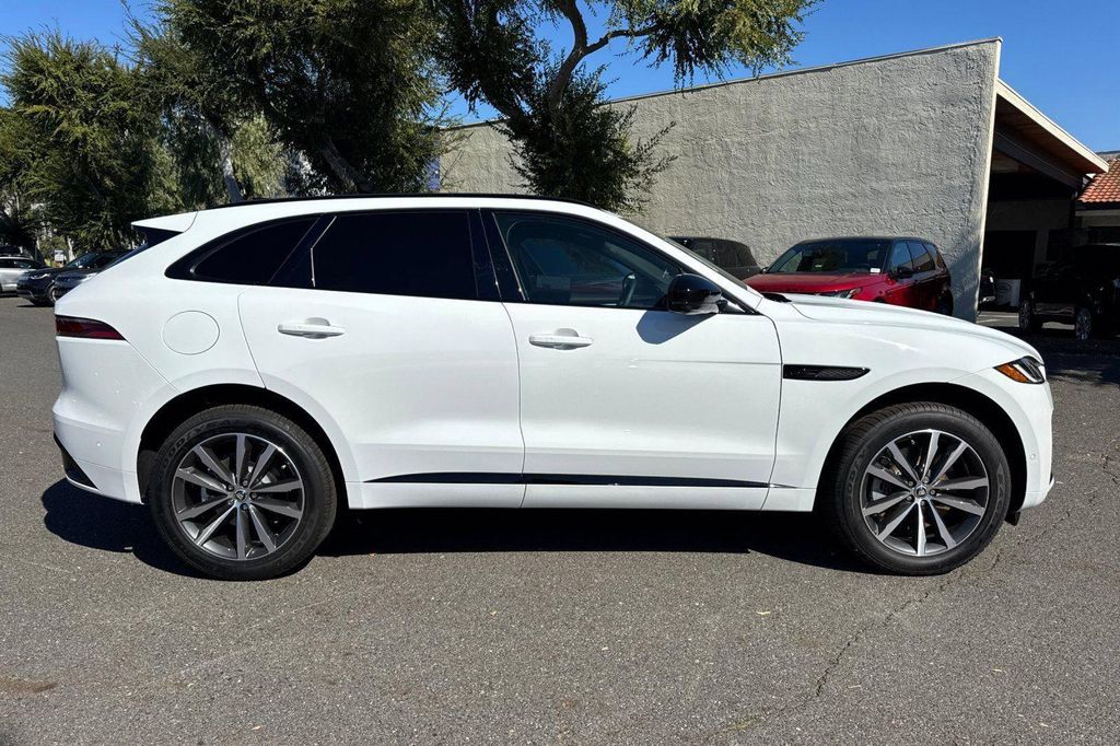 صورة 6 لـ 2026 Jaguar F-PACE R-DYNAMIC S P250 AWD AUTOMATIC