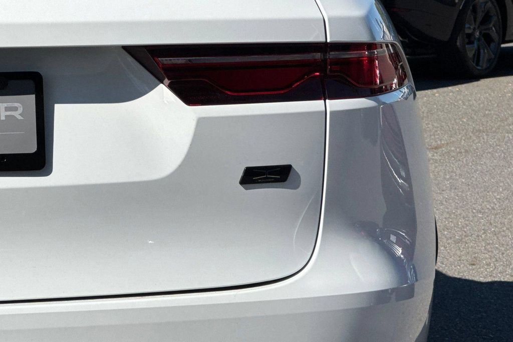 صورة مصغرة 25 لـ 2026 Jaguar F-PACE R-DYNAMIC S P250 AWD AUTOMATIC