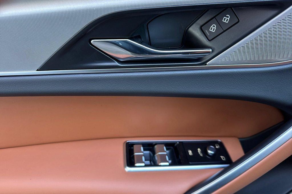 صورة مصغرة 11 لـ 2026 Jaguar F-PACE R-DYNAMIC S P250 AWD AUTOMATIC