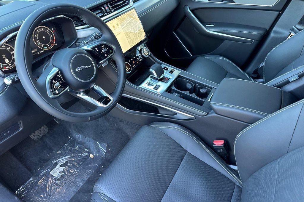 صورة 3 لـ 2026 Jaguar F-PACE R-DYNAMIC S P250 AWD AUTOMATIC